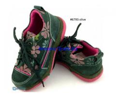 Stock scarpe per bambini