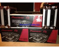 2x Pioneer CDJ-2000 Nexus & 1x DJM 2000 Nexus Mixer + coffin case + headphones